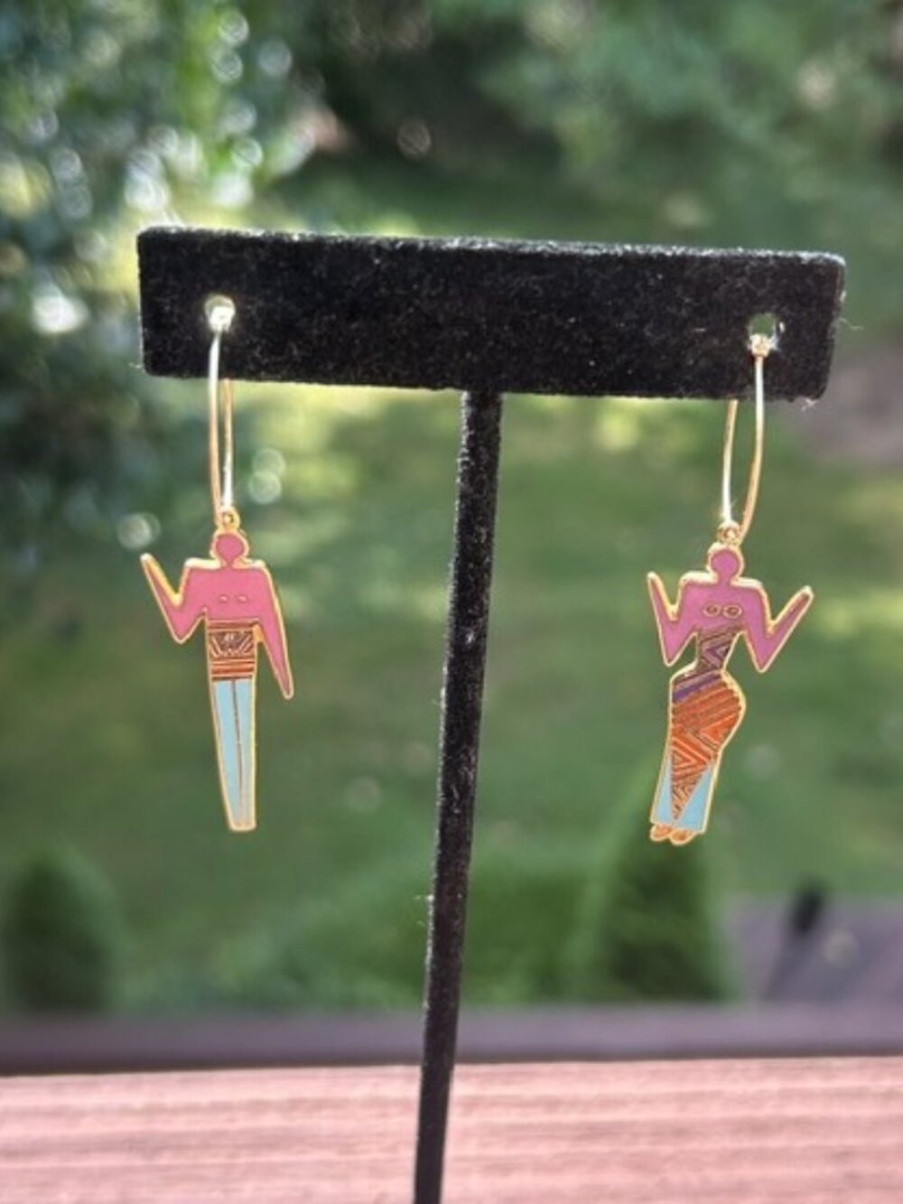 LAUREL BURCH Man Woman Figural Tribal Enamel Cloisonné Gold EARRINGS